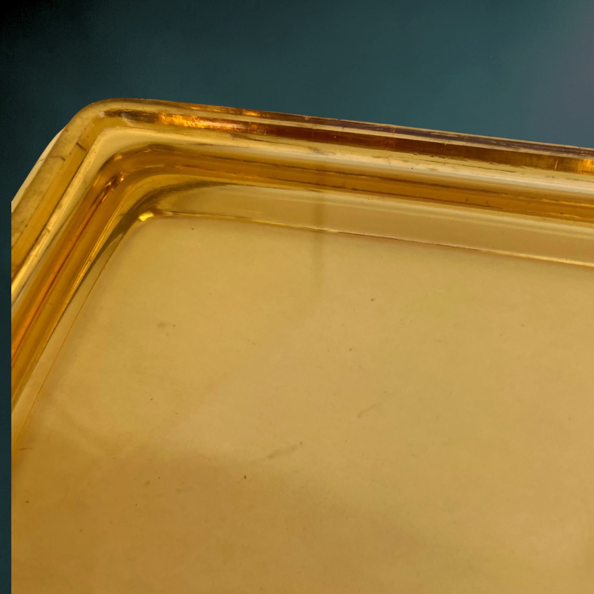 Beurrier Couvert en Verre Ambré Moulé – Style Art Déco - Années 60 70