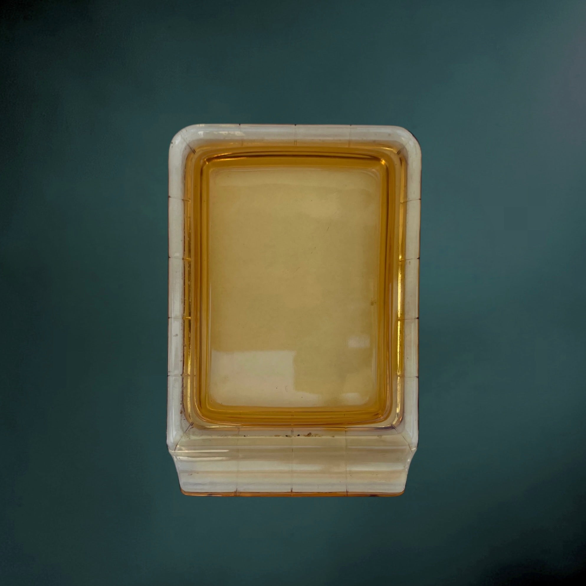 Beurrier Couvert en Verre Ambré Moulé – Style Art Déco - Années 60 70