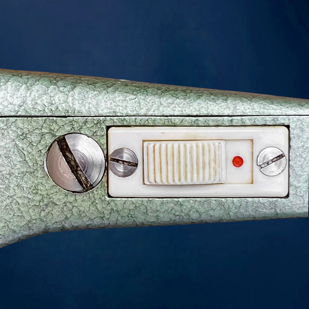 VENDUE - Tondeuse à Cheveux Électrique IMPERIAL 714 en Métal Vert Martelé - Lame Solingen – Années 50-60