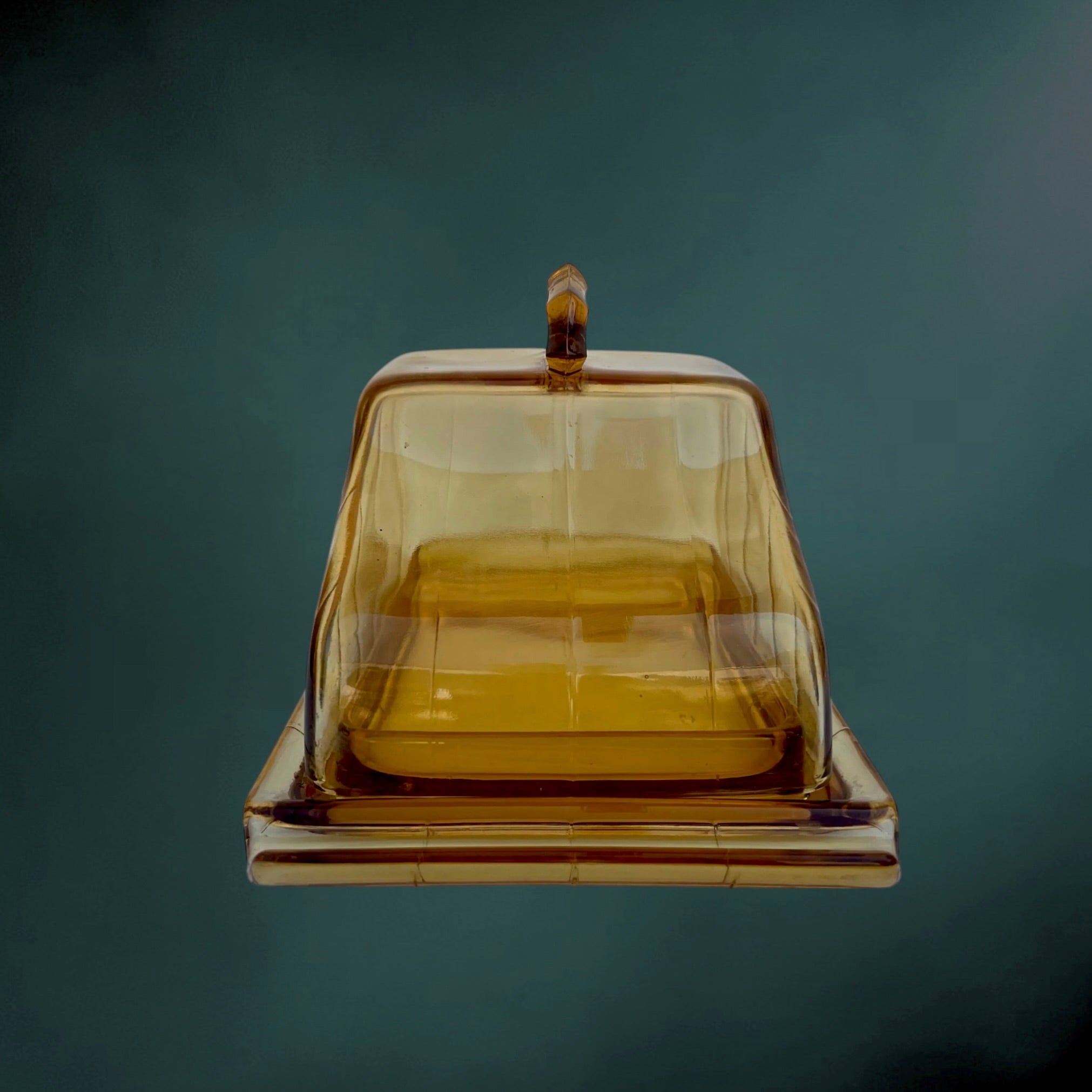 Beurrier Couvert en Verre Ambré Moulé – Style Art Déco - Années 60 70