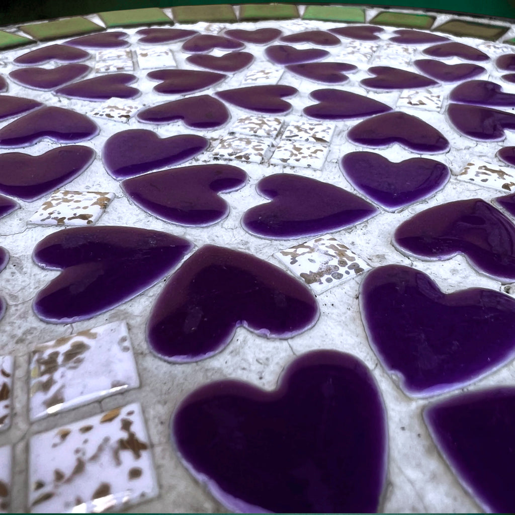 Petite Table d’Appoint en Fer Forgé et Mosaïque aux Cœurs Violets – Années 60-70