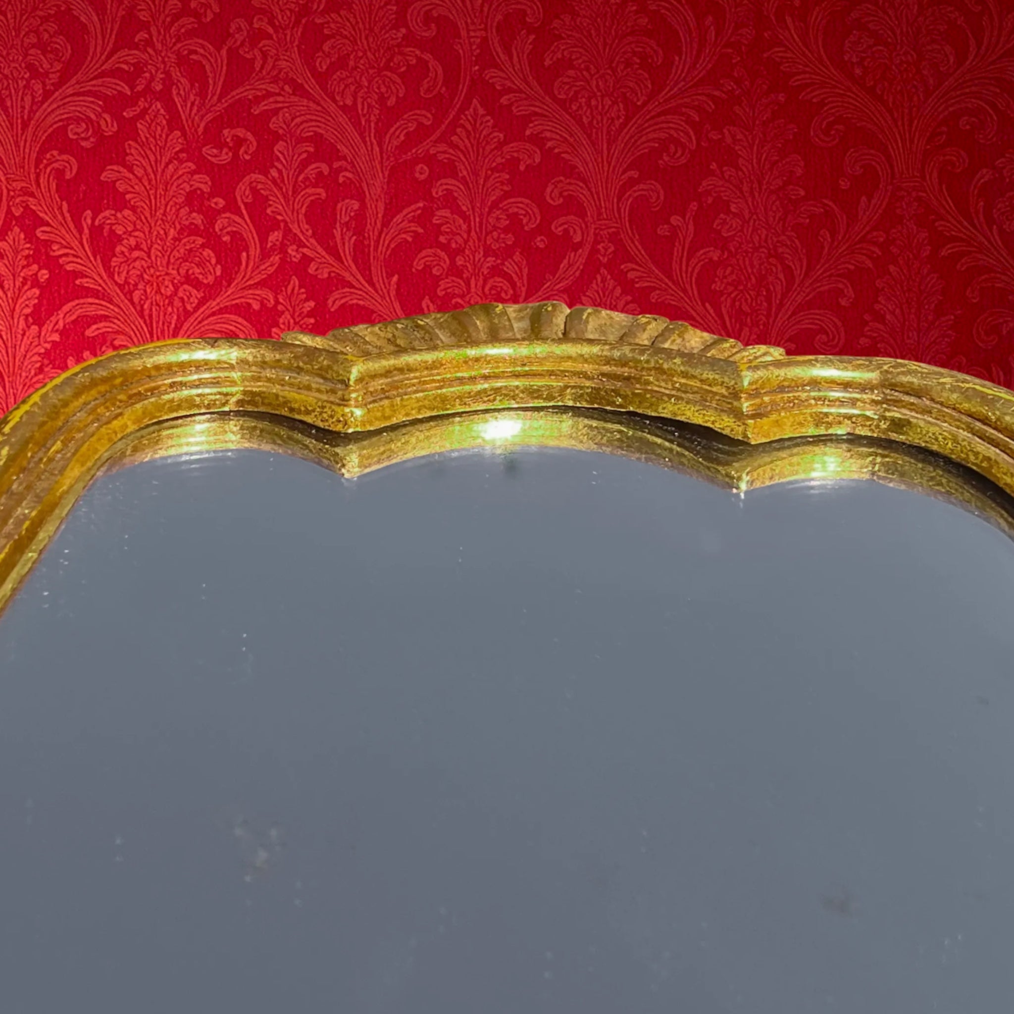 Miroir Mural Doré de Style Rocaille en Résine – Années 50