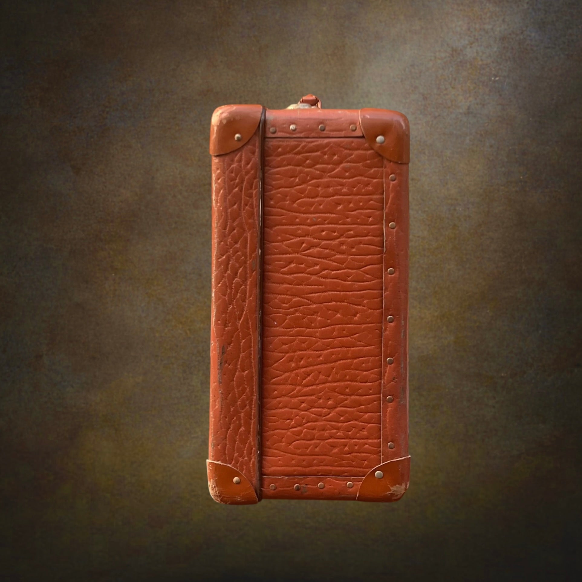 Ancienne Grande Valise Marron Fauve à Revêtement Grainé – Années 1950-1960
