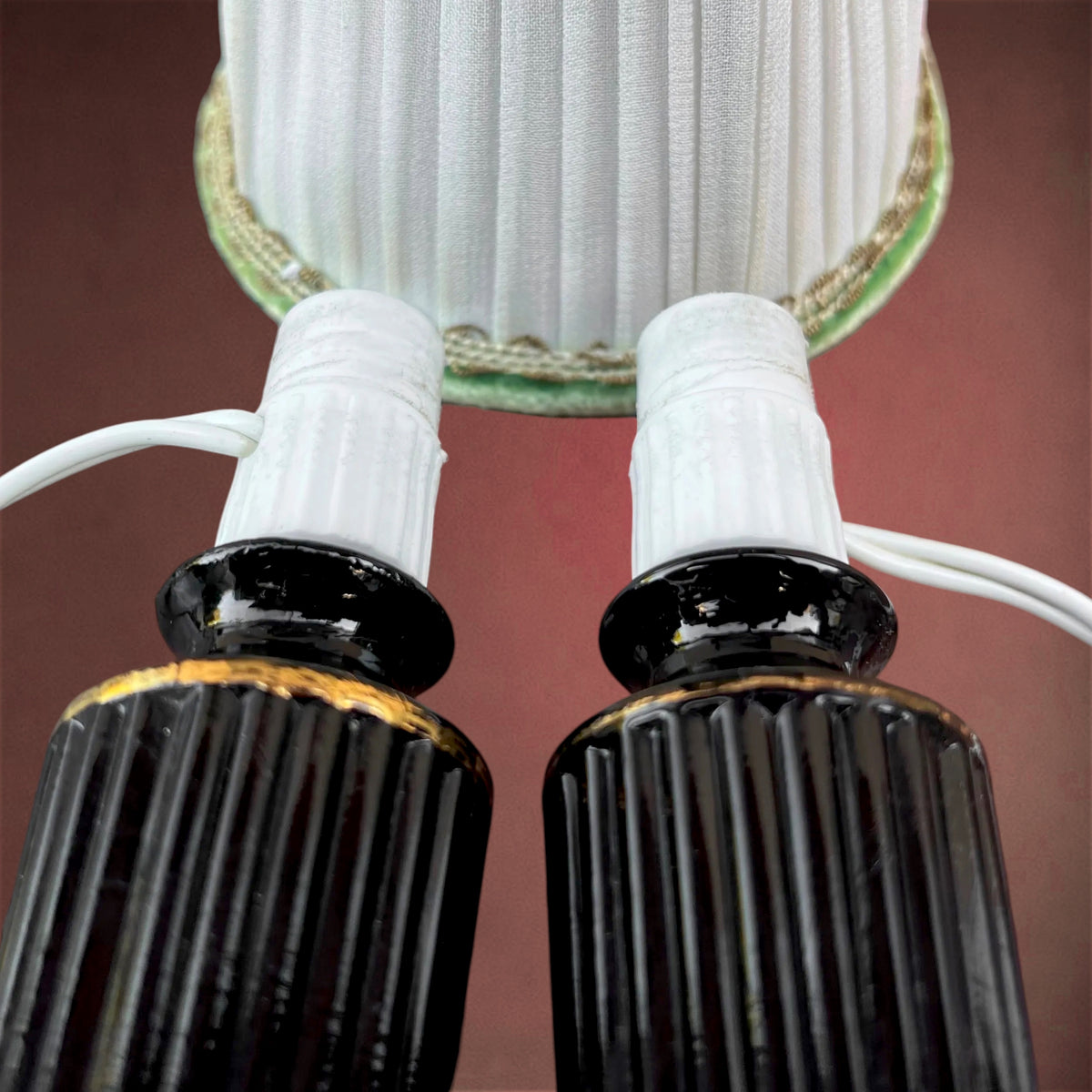 Paire de Lampes de Chevet en Flacons de Parfum en Verre Noir Cannelé – Années 40-50