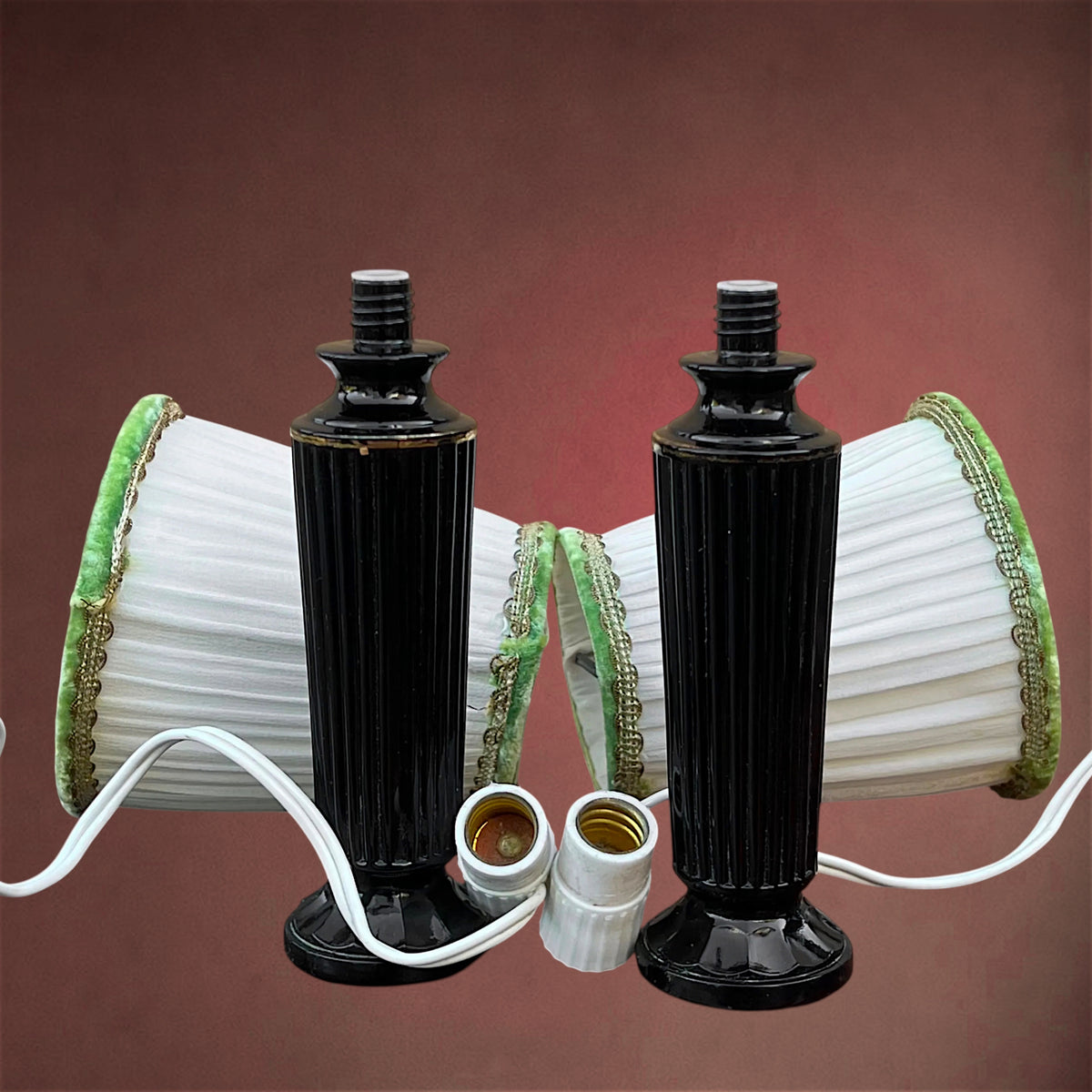 Paire de Lampes de Chevet en Flacons de Parfum en Verre Noir Cannelé – Années 40-50