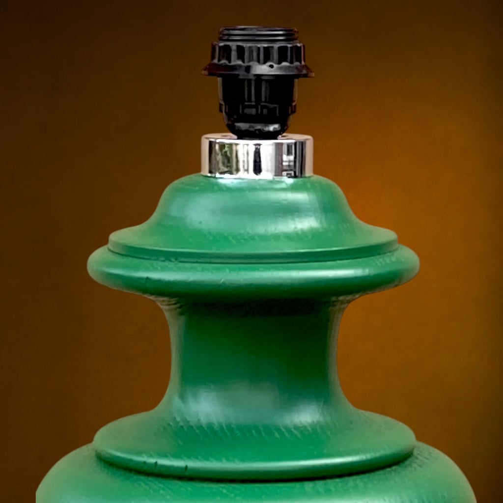 Grand Pied de Lampe en Bois Tourné Peint Vert, Style Néoclassique – Années 70 – 5,200 kg