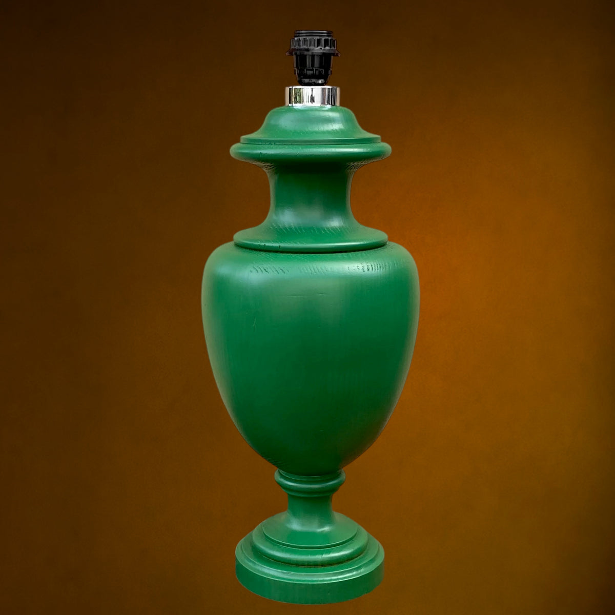 Grand Pied de Lampe en Bois Tourné Peint Vert, Style Néoclassique – Années 70 – 5,200 kg