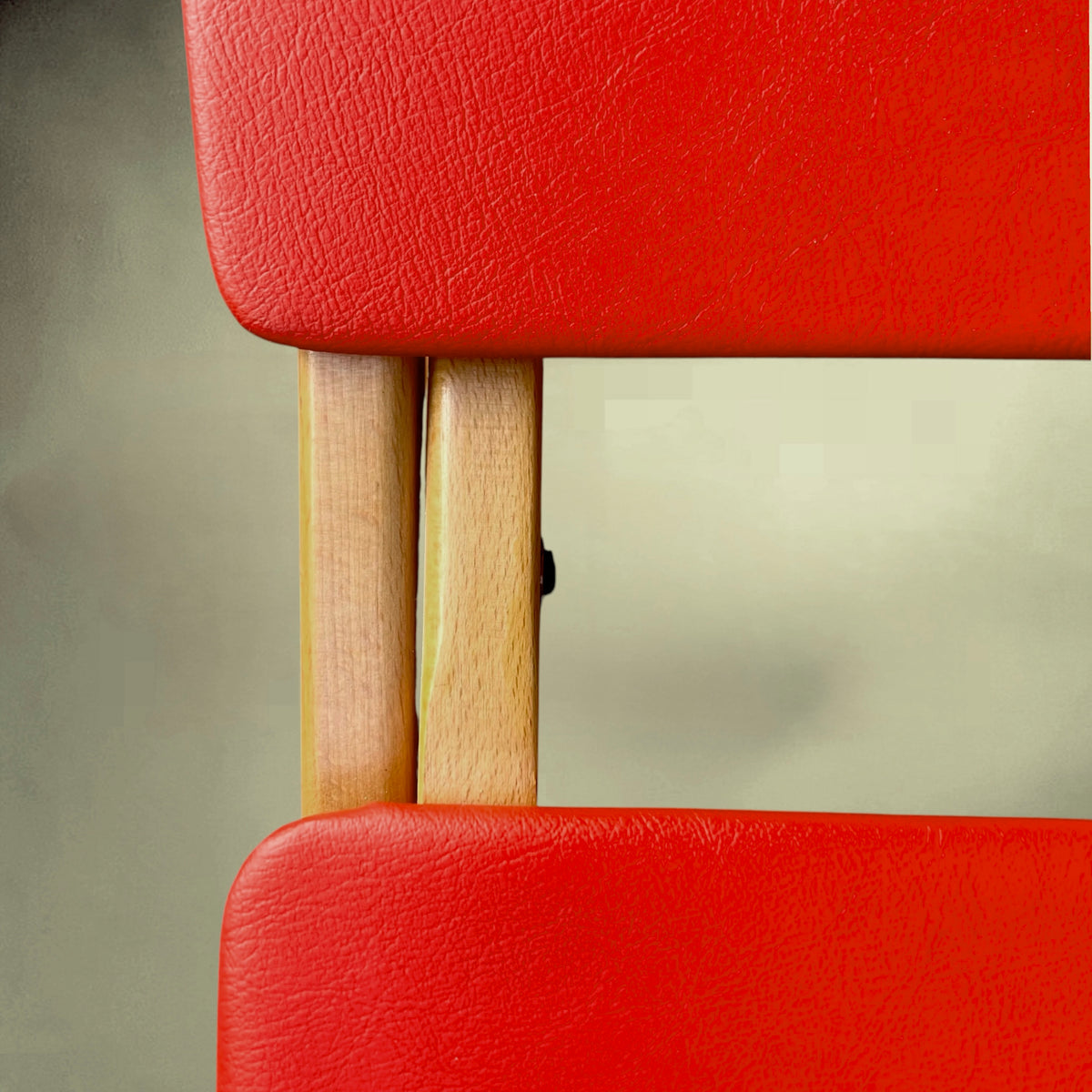 Chaise à Bascule Pliante Réglable en Hêtre et Skaï Rouge – Années 50-60