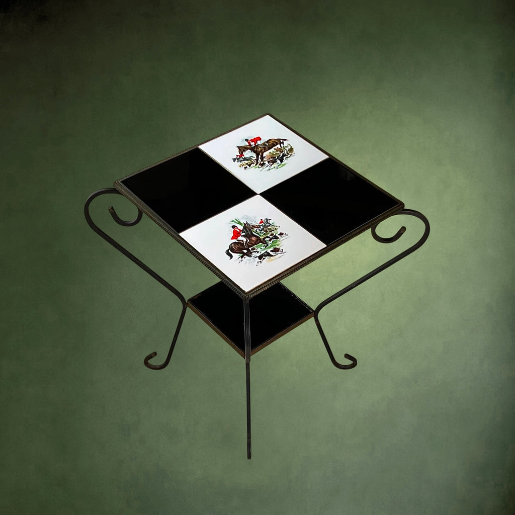 Table d’Appoint en Fer Forgé et Céramique Mettlach à Décor Équestre – Années 50-60