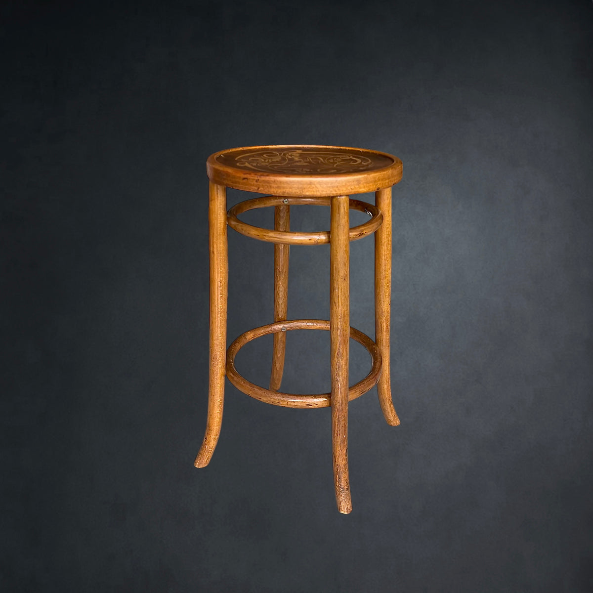 Tabouret de Bistrot Art Nouveau en Bois Courbé à Décor Floral – Vers 1900