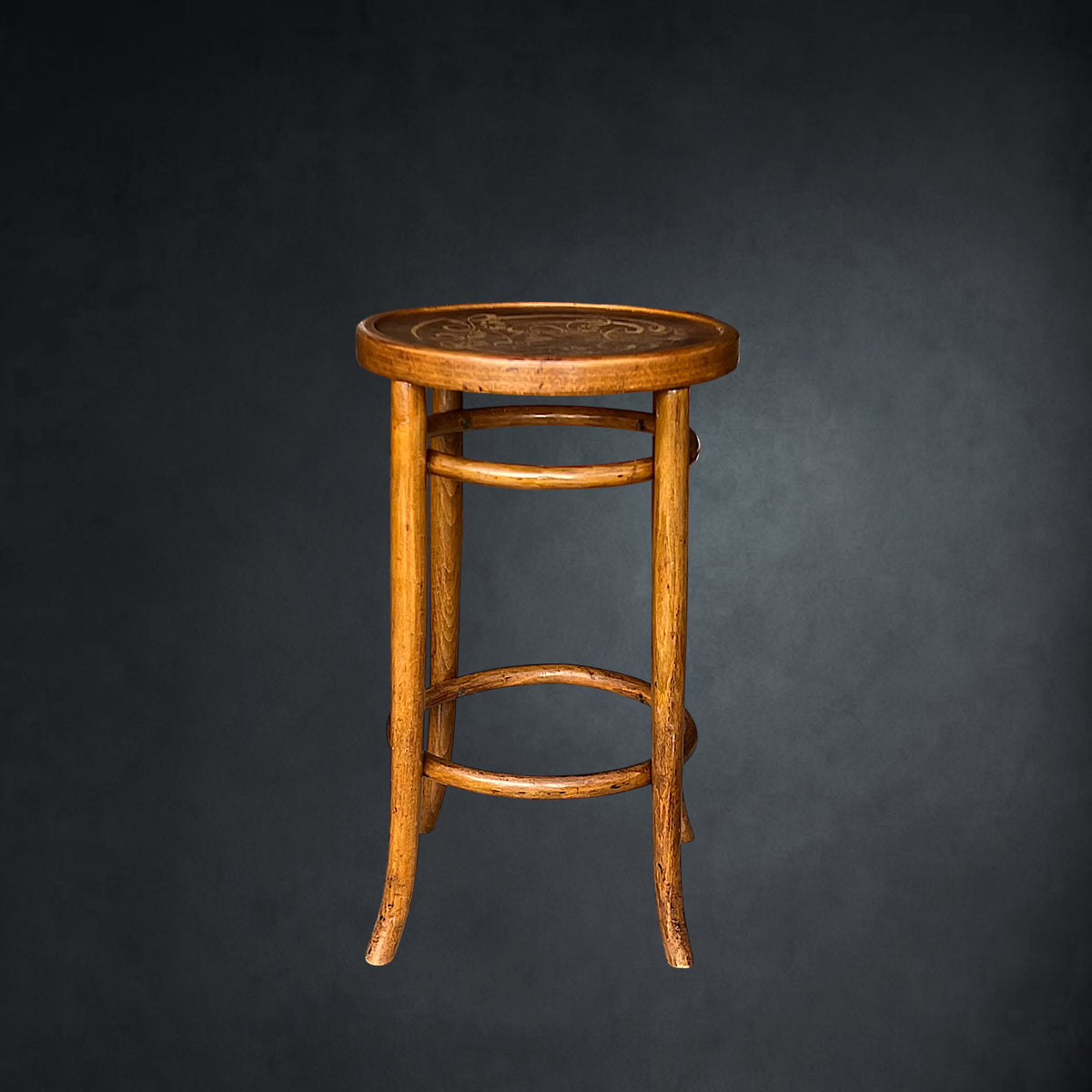 Ancien Tabouret Haut de Bistrot en Bois Courbé et Plateau à Décor Floral, Style Thonet – Vers 1900