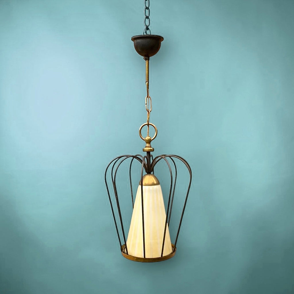 Suspension vintage cage en métal noir et laiton doré avec réflecteur conique en verre rayé – années 50-60